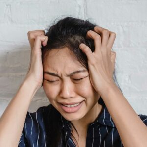 femme-migraine-douleurs