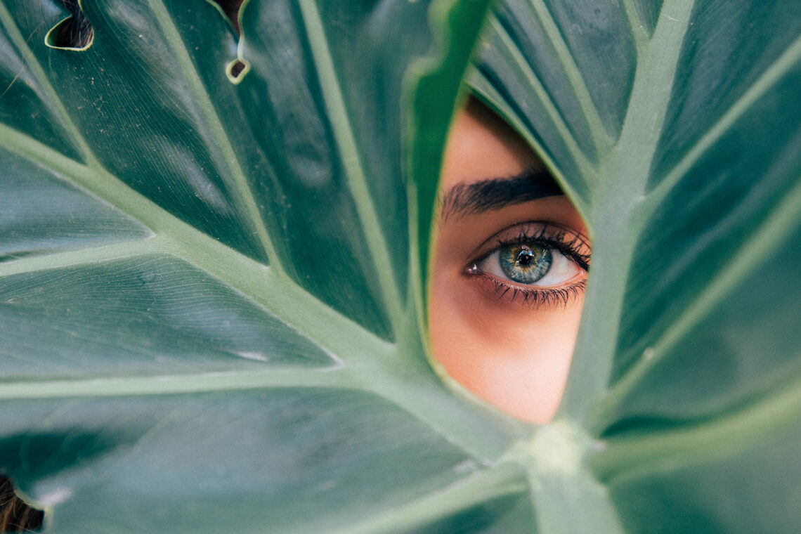 femme-avec-oeil-caché-orgelet